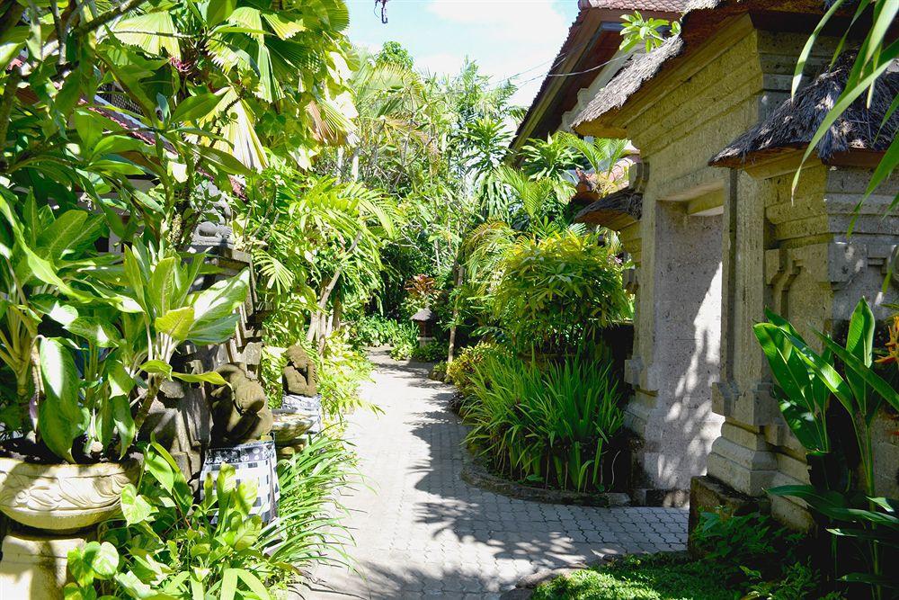 Flamboyan Hotel Kuta  Exterior photo