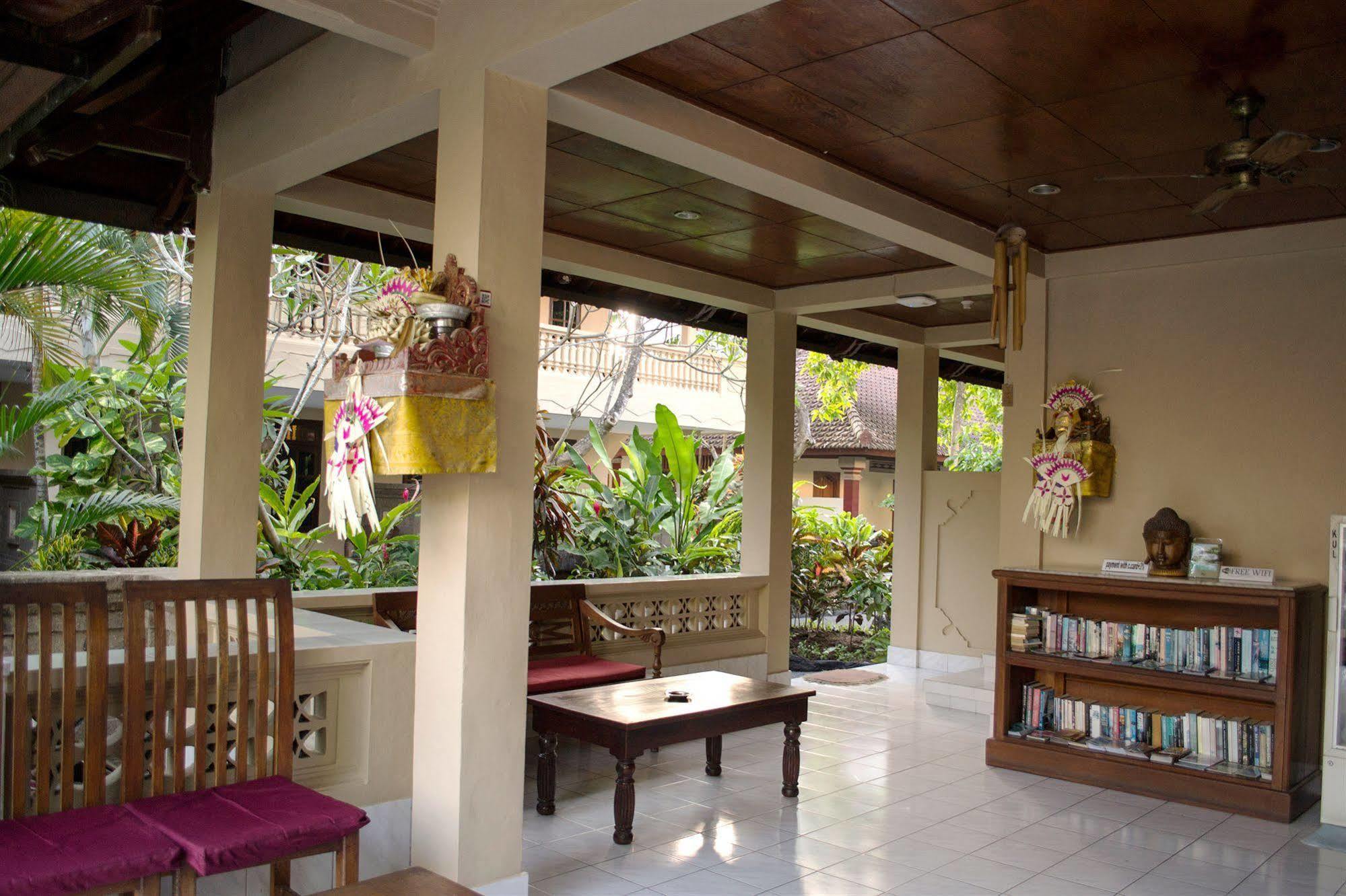 Flamboyan Hotel Kuta  Exterior photo